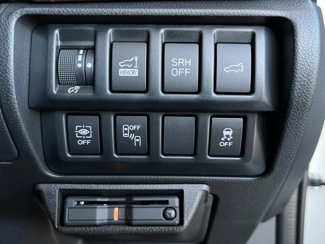 フォレスター アドバンス　フリップダウンモニター　ブラウンレザー　８インチダイアトーンナビ　フルセグＴＶ　バックカメラ　デジタルインナーミラー　レーダークルーズ　ドラレコ前後　前席パワーシート　電動リアゲート　ＥＴＣ２．０（17枚目）