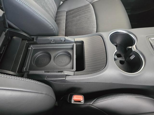 ハリアー Z モデリスタエアロ 全方位カメラ フルセグTV パワーシート 衝突被害軽減システム ナビ LEDヘッドランプ 電動リアゲート 19インチアルミホイール スマートキー ETC2.0 オートハイビーム(26枚目)