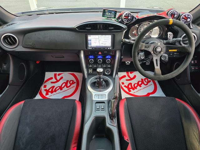 ８６ ＧＴリミテッド　エイムゲインエアロ　テイン車高調　フジツボマフラー　インディケーターメーターパネル　１９インチアルミアルジェノンフェニーチェＴＴ１　デフィ３連追加メーター　トムスＬＥＤテール　シーケンシャルウィンカー（3枚目）