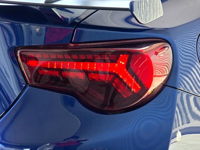 ８６ ＧＴリミテッド　エイムゲインエアロ　テイン車高調　フジツボマフラー　インディケーターメーターパネル　１９インチアルミアルジェノンフェニーチェＴＴ１　デフィ３連追加メーター　トムスＬＥＤテール　シーケンシャルウィンカー（21枚目）