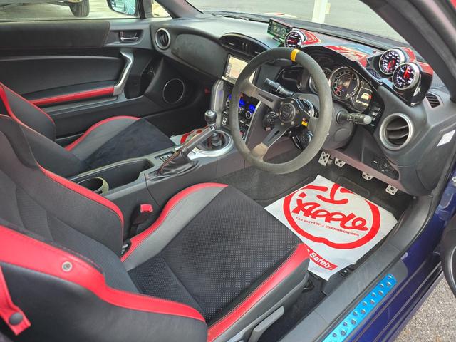 ８６ ＧＴリミテッド　エイムゲインエアロ　テイン車高調　フジツボマフラー　インディケーターメーターパネル　１９インチアルミアルジェノンフェニーチェＴＴ１　デフィ３連追加メーター　トムスＬＥＤテール　シーケンシャルウィンカー（30枚目）