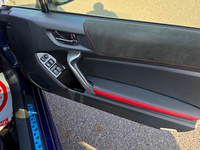 ８６ ＧＴリミテッド　エイムゲインエアロ　テイン車高調　フジツボマフラー　インディケーターメーターパネル　１９インチアルミアルジェノンフェニーチェＴＴ１　デフィ３連追加メーター　トムスＬＥＤテール　シーケンシャルウィンカー（35枚目）