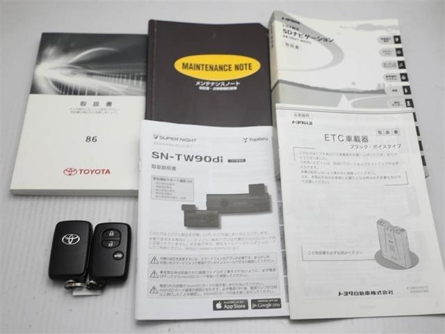 86 GT キーフリ AUX端子 1オナ 盗難防止 地デジ スマートキ- ETC車載器 VSA オートエアコン ドラレコ サイドSRS 助手席エアバッグ パワーウィンドウ アルミ 運転席エアバッグ ABS(27枚目)