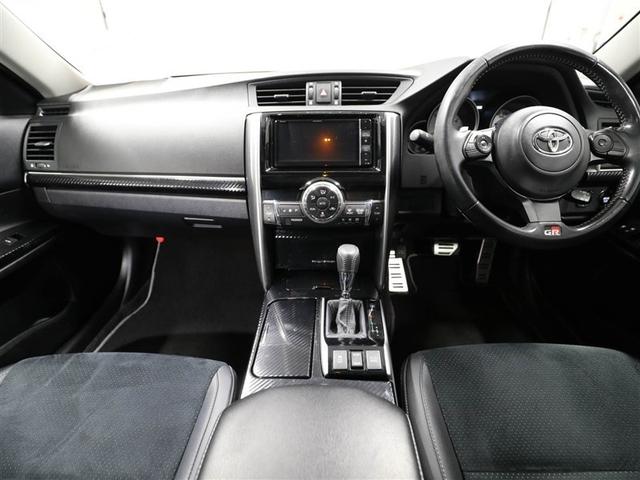 しっかりまとまった感のあるインパネ。各操作スイッチなども使いやすい位置に配置されていますよ。