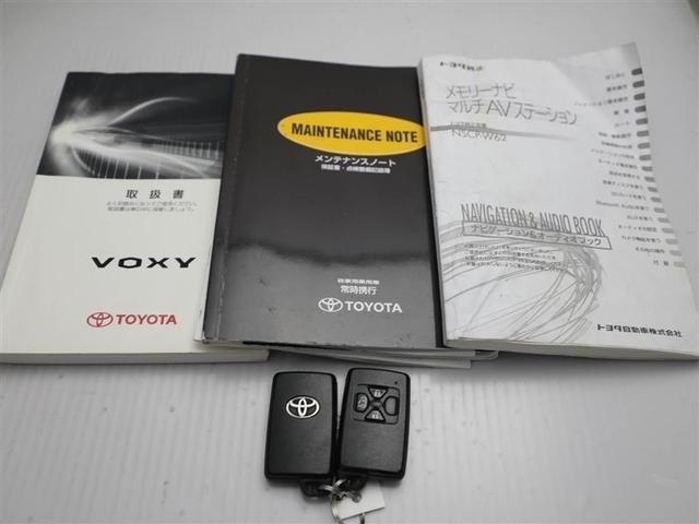 ヴォクシー ZS Wエアバック ダブルエアコン キーフリー PS ナビ&TV 運転席エアバッグ パワーウィンドウ ウォークスルー ABS アルミホイール ETC車載器 ミュージックプレイヤー接続可 ワンセグTV AAC(26枚目)