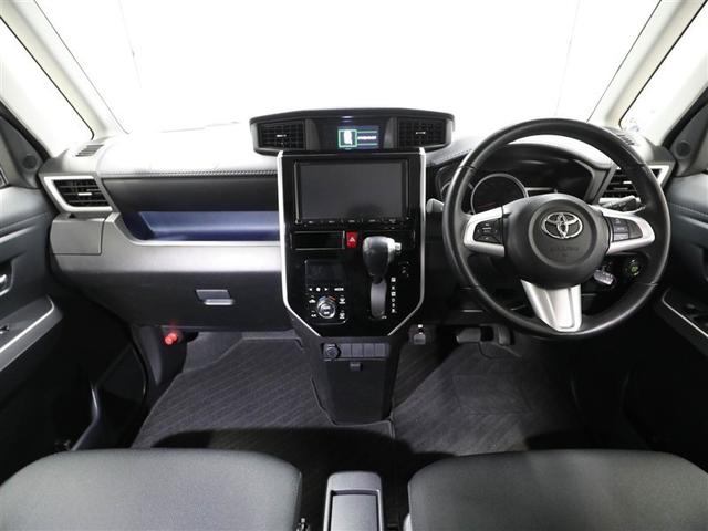 しっかりまとまった感のあるインパネ。各操作スイッチなども使いやすい位置に配置されていますよ。