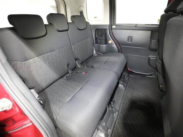 後席もゆとりあるスペースをしっかり確保しています。