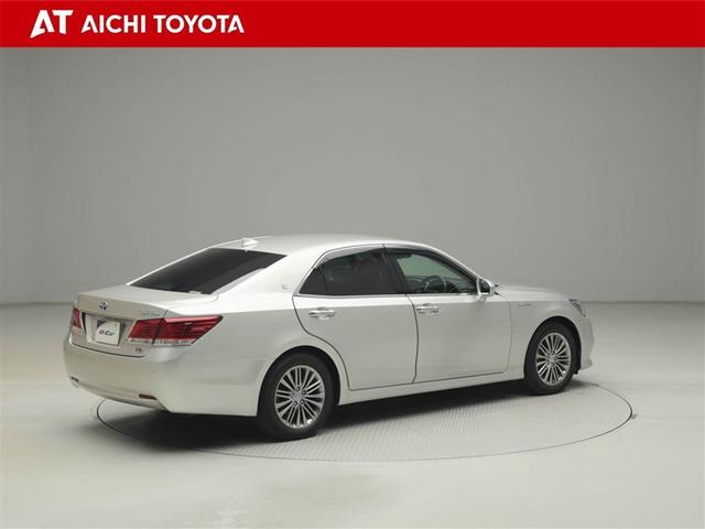 クラウンハイブリッド ロイヤルサルーン　フルセグテレビ　Ｂカメラ　ＬＥＤヘッドランプ　ＤＶＤ再生機能　盗難防止システム　スマキー　オートクルーズコントロール　電動パワーシート　ＥＳＣ　ＥＴＣ付き　アルミホイール　カーテンエアバッグ　エアコン（6枚目）