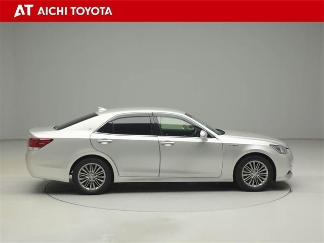 クラウンハイブリッド ロイヤルサルーン　フルセグテレビ　Ｂカメラ　ＬＥＤヘッドランプ　ＤＶＤ再生機能　盗難防止システム　スマキー　オートクルーズコントロール　電動パワーシート　ＥＳＣ　ＥＴＣ付き　アルミホイール　カーテンエアバッグ　エアコン（7枚目）