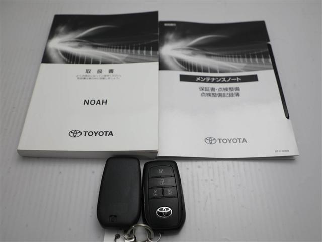 ノア ハイブリッドＧ　Ｗエアコン　カラーバックモニター　アルミホイール　盗難防止装置　クルコン　キーレス　スマートキ－　両側電動ドア　ＬＥＤライト　ＴＳＳ　オートエアコン　３列シート　ミュージックプレイヤー接続可　ＥＴＣ（29枚目）