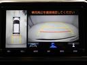 パノラミックビューモニターを装備。駐車場や交差点でクルマを真上から見るように周囲を確認できます。機能の詳細は販売店スタッフまでおたずねください。