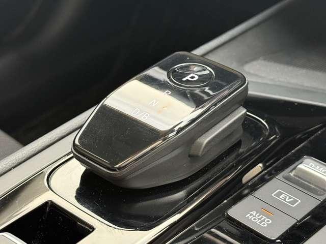 ノート 1.2 X メーカーナビ・全周囲カメラ・HDMI接続・Bl リアカメラ 衝突被害軽減ブレ-キ 全方位カメラ ETC付 LEDヘッドライト レーンアシスト インテリジェントキー ワンオーナー ドラレコ 整備記録簿 ワンセグTV TVナビ サイドカーテンエアバック(10枚目)