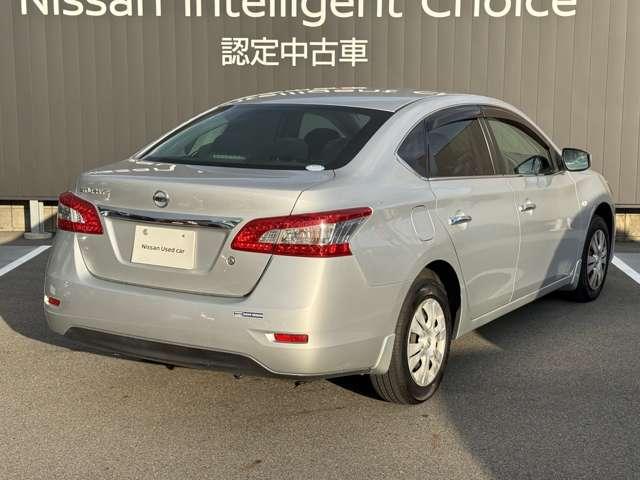 シルフィ 1.8 S メモリーナビ・TV・Bluetooth対応 リモコンキー ワンオーナー車 ナビ&TV マニュアルエアコン 定期点検記録簿 ワンセグTV パワーウインドウ パワーステアリング メモリーナビ エアバッグ ABS(3枚目)