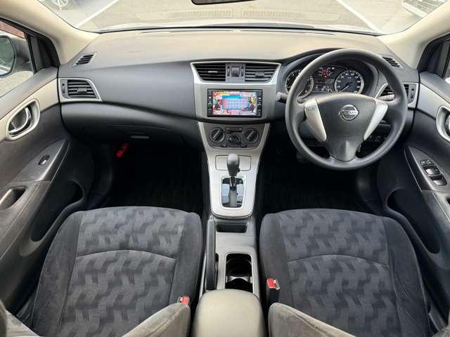 シルフィ 1.8 S メモリーナビ・TV・Bluetooth対応 リモコンキー ワンオーナー車 ナビ&TV マニュアルエアコン 定期点検記録簿 ワンセグTV パワーウインドウ パワーステアリング メモリーナビ エアバッグ ABS(4枚目)