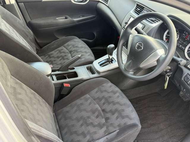 シルフィ 1.8 S メモリーナビ・TV・Bluetooth対応 リモコンキー ワンオーナー車 ナビ&TV マニュアルエアコン 定期点検記録簿 ワンセグTV パワーウインドウ パワーステアリング メモリーナビ エアバッグ ABS(5枚目)