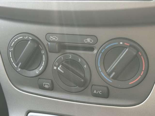 シルフィ 1.8 S メモリーナビ・TV・Bluetooth対応 リモコンキー ワンオーナー車 ナビ&TV マニュアルエアコン 定期点検記録簿 ワンセグTV パワーウインドウ パワーステアリング メモリーナビ エアバッグ ABS(10枚目)