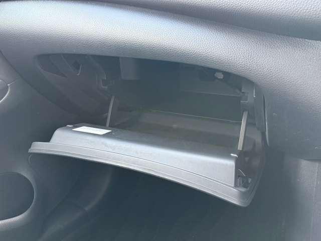 シルフィ 1.8 S メモリーナビ・TV・Bluetooth対応 リモコンキー ワンオーナー車 ナビ&TV マニュアルエアコン 定期点検記録簿 ワンセグTV パワーウインドウ パワーステアリング メモリーナビ エアバッグ ABS(13枚目)