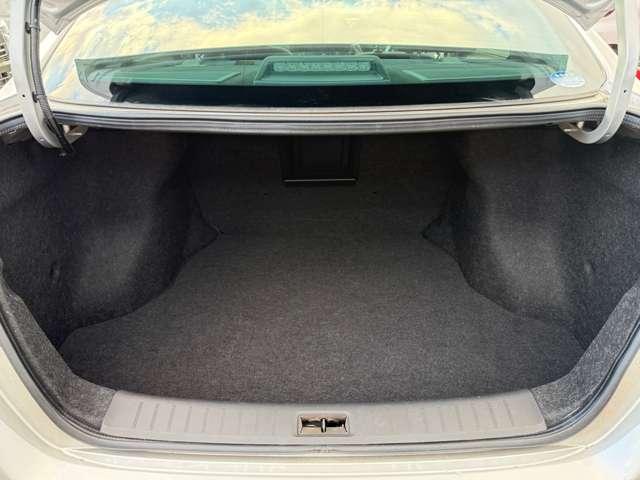 シルフィ 1.8 S メモリーナビ・TV・Bluetooth対応 リモコンキー ワンオーナー車 ナビ&TV マニュアルエアコン 定期点検記録簿 ワンセグTV パワーウインドウ パワーステアリング メモリーナビ エアバッグ ABS(17枚目)