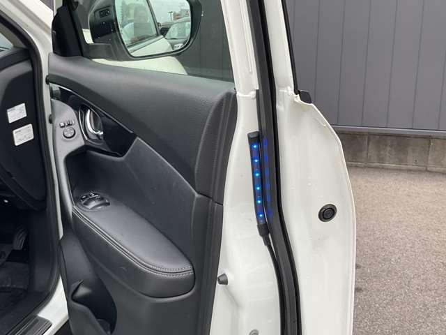 エクストレイル 2.0 20Xi 2列車 プロパイロット・全周囲カメラ・大画面ナビ アイドリングストップ車 LEDヘットライト Rカメラ 盗難防止装置 インテリキー レーンキープアシスト ETC 記録簿 キーフリー 1オーナー TVナビ オートエアコン アルミホイール メモリーナビ(18枚目)