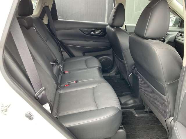 エクストレイル 2.0 20Xi 2列車 プロパイロット・全周囲カメラ・大画面ナビ アイドリングストップ車 LEDヘットライト Rカメラ 盗難防止装置 インテリキー レーンキープアシスト ETC 記録簿 キーフリー 1オーナー TVナビ オートエアコン アルミホイール メモリーナビ(19枚目)