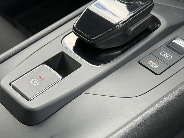 ノート １．２　Ｓ　ディスプレイオーディオ・全周囲カメラ・Ｂｌ　軽減ブレーキ　３６０°カメラ　ワンオーナー　ＬＤＷ　バックカメラ　サイドカメラ　インテリキー　イモビライザー　整備点検記録簿　ＥＴＣ　オートエアコン　サイドエアバッグ　パワーウインドウ　リモコンキー（12枚目）