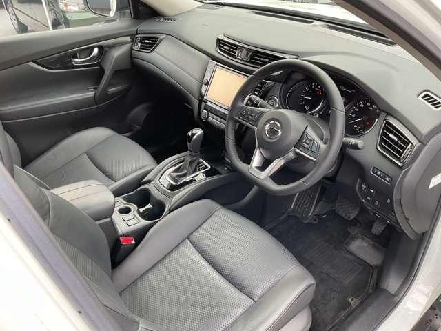 エクストレイル ２０Ｘｉ　２列車　プロパイロット・シートヒーター・大画面ナ　アイドリングストップ車　ＬＥＤヘットライト　Ｒカメラ　インテリキー　レーンキープアシスト　ＥＴＣ　ドライブレコーダー　記録簿　キーフリー　１オーナー　ＴＶナビ　オートエアコン　アルミホイール　ＡＢＳ（5枚目）