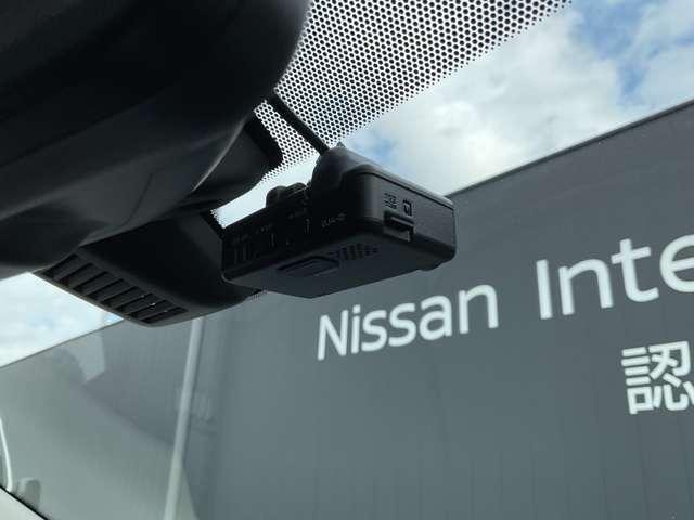 エクストレイル ２０Ｘｉ　２列車　プロパイロット・シートヒーター・大画面ナ　アイドリングストップ車　ＬＥＤヘットライト　Ｒカメラ　インテリキー　レーンキープアシスト　ＥＴＣ　ドライブレコーダー　記録簿　キーフリー　１オーナー　ＴＶナビ　オートエアコン　アルミホイール　ＡＢＳ（10枚目）