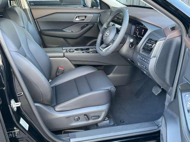 【ヒーター付きパワーシート】エアコンの温風を待つよりも早く暖を取ることができ、車内の乾燥も防ぐことができるメリットがあります。　更に電動で微調整が可能なため、最適なポジションに調整可能です！！