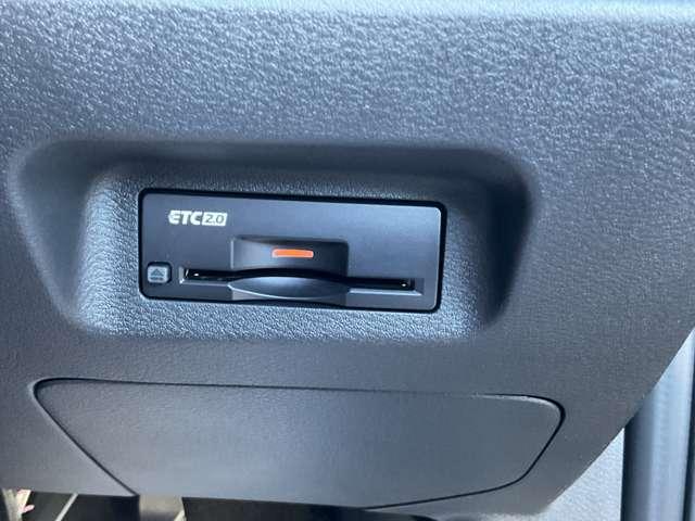 【ＥＴＣ２．０】日産オリジナルナビとの連動モデルです。ＩＴＳスポットとの高速、大容量、」双方向の通信が可能で、次世代の運転支援サービスを受けることができます。