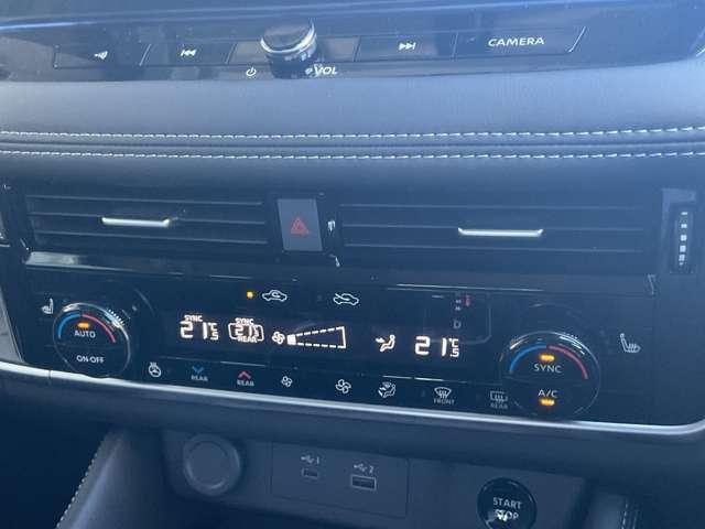 ［オートエアコン］設定温度に合わせて自動で快適な室内温度を保ちます♪室内が快適だとドライブも楽しくなりますね☆