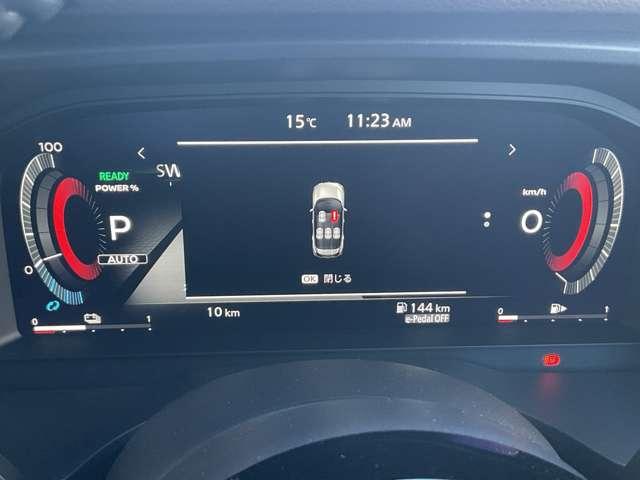 優れた視認性とデザイン性を兼ね備えたメーターです。瞬間燃費・平均燃費表示とともに燃費を意識した丁寧な走りをサポートします。