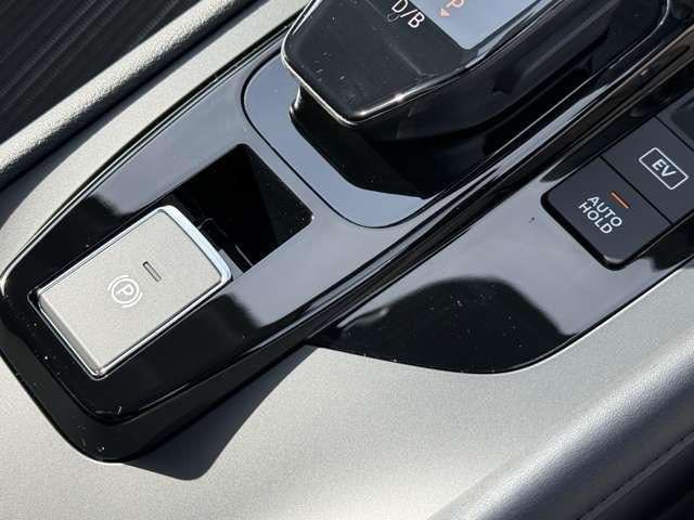 ノート 1.2 X ※雹害未使用車・全周囲カメラ・インテリル リアカメラ 衝突被害軽減ブレ-キ 全方位カメラ 禁煙車 LEDヘッドライト レーンアシスト インテリジェントキー サイドカーテンエアバック サイドカメラ パワーウィンドウ オートエアコン キーレス(13枚目)