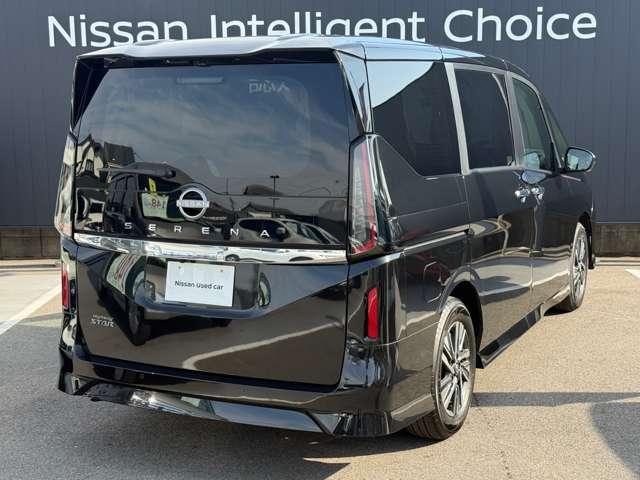 セレナ ２．０　ハイウェイスターＶ　※雹害未使用車・プロパイロット・日産ナビ　Ｗ電動スライド　レーダークルコン　レーンアシスト　ＬＥＤランプ　ＥＴＣ装備　カーテンエアバッグ　アルミホイール　キーフリー　メモリ－ナビ　ナビＴＶ　エアコン　ワンセグＴＶ　バックカメラ　ＡＢＳ　禁煙（4枚目）