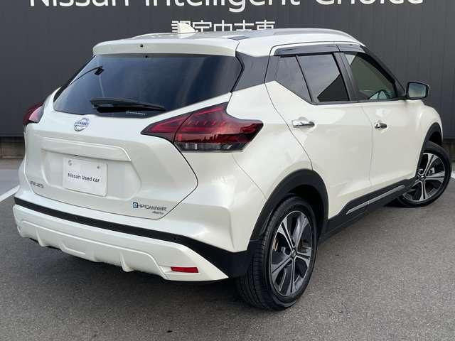 キックス １．２　Ｘ　ＦＯＵＲ　ツートーン　インテリアエディション（ｅ－ＰＯＷＥＲ）　４ＷＤ　内装ベージュツートン・大画面ナビ（ＭＭ３２０　アラウンドビュ－　ＬＥＤ　インテリキー　ワンオーナー　４ＷＤ　オートエアコン　ＥＴＣ　ドライブレコーダ　車線逸脱警報　アルミホイール　ナビＴＶ　メモリーナビ　踏み間違え防止（3枚目）