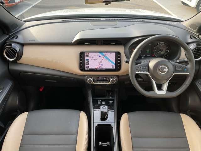 キックス １．２　Ｘ　ＦＯＵＲ　ツートーン　インテリアエディション（ｅ－ＰＯＷＥＲ）　４ＷＤ　内装ベージュツートン・大画面ナビ（ＭＭ３２０　アラウンドビュ－　ＬＥＤ　インテリキー　ワンオーナー　４ＷＤ　オートエアコン　ＥＴＣ　ドライブレコーダ　車線逸脱警報　アルミホイール　ナビＴＶ　メモリーナビ　踏み間違え防止（4枚目）