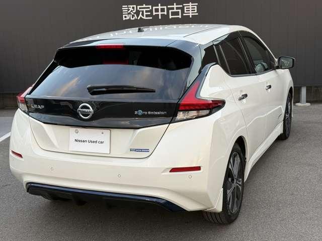 リーフ X 10万台記念車 バッテリー容量12セグ・プロパイロット・EV アダプティブクルーズコントロール ナビTV Bカメラ レーンキープアシスト 衝突軽減ブレーキ LEDヘッド ドラレコ キーフリー インテリジェントキー 全周囲カメラ ETC メモリナビ アルミホイール(3枚目)