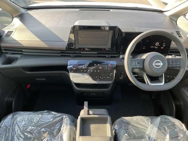 セレナ ２．０　ハイウェイスターＶ　Ｗ電動スライド　レーダークルコン　レーンアシスト　ＬＥＤランプ　カーテンエアバッグ　アルミホイール　キーフリー　エアコン　バックカメラ　ＡＢＳ　禁煙　パワーウィンドウ　パワーステアリング　踏間違い防止（4枚目）