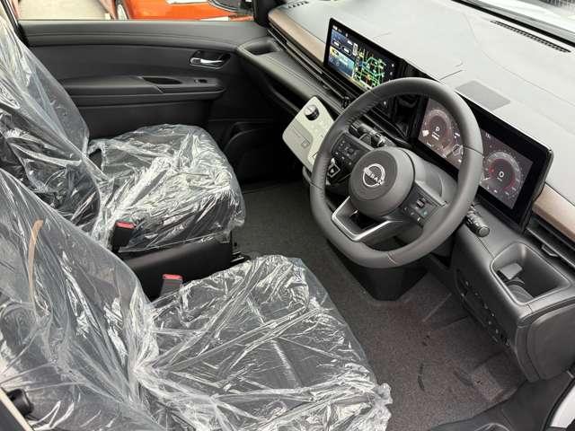 セレナ ２．０　ハイウェイスターＶ　※雹害未使用車・１２．３インチメーカーナビ・　Ｗ電動スライド　レーダークルコン　レーンアシスト　ＬＥＤランプ　ＥＴＣ装備　カーテンエアバッグ　アルミホイール　キーフリー　メモリ－ナビ　ナビＴＶ　エアコン　ワンセグＴＶ　バックカメラ　ＡＢＳ　禁煙（6枚目）