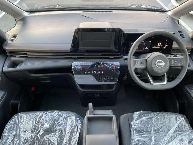 セレナ ２．０　ハイウェイスターＶ　※雹害未使用車・プロパイロット・全周囲カ　Ｗ電動スライド　レーダークルコン　レーンアシスト　ＬＥＤランプ　カーテンエアバッグ　アルミホイール　キーフリー　エアコン　バックカメラ　ＡＢＳ　禁煙　パワーウィンドウ　パワーステアリング　踏間違い防止（4枚目）