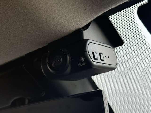 ノート １．２　Ｘ　／純正アルミ・全周囲カメラ・メモリーナビ（　リアカメラ　衝突被害軽減ブレ－キ　全方位カメラ　ＥＴＣ付　アルミ　ＬＥＤヘッドライト　レーンアシスト　インテリジェントキー　ワンオーナー　ドラレコ　整備記録簿　ワンセグＴＶ　ＴＶナビ　サイドカメラ（13枚目）