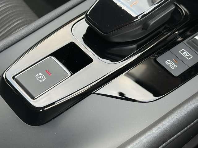 ノート １．２　Ｘ　／純正アルミ・全周囲カメラ・メモリーナビ（　リアカメラ　衝突被害軽減ブレ－キ　全方位カメラ　ＥＴＣ付　アルミ　ＬＥＤヘッドライト　レーンアシスト　インテリジェントキー　ワンオーナー　ドラレコ　整備記録簿　ワンセグＴＶ　ＴＶナビ　サイドカメラ（17枚目）