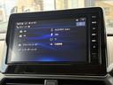 【日産オリジナルナビ・MM223D-Le】レコーダーリンク対応なので、ご自宅のレコーダーとナビをスマートフォンを経由して接続。録画番組も、放送中の番組も、自宅と同じように車内で楽しめます! 更にHDM