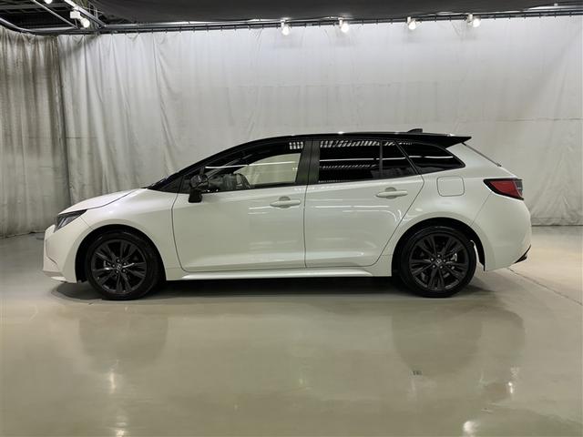 カローラツーリング ハイブリッド　ダブルバイビー　衝突被害軽減システム　フルセグ　バックカメラ　ＥＴＣ　ドラレコ　ＣＤ　ミュージックプレイヤー接続可　ＤＶＤ再生　オートクルーズコントロール　ＬＥＤヘッドランプ　スマートキー　キーレス　ハイブリッド（4枚目）