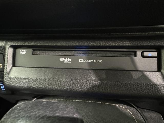 カローラツーリング ハイブリッド　ダブルバイビー　衝突被害軽減システム　フルセグ　バックカメラ　ＥＴＣ　ドラレコ　ＣＤ　ミュージックプレイヤー接続可　ＤＶＤ再生　オートクルーズコントロール　ＬＥＤヘッドランプ　スマートキー　キーレス　ハイブリッド（12枚目）