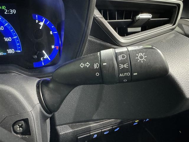 カローラツーリング ハイブリッド　ダブルバイビー　衝突被害軽減システム　フルセグ　バックカメラ　ＥＴＣ　ドラレコ　ＣＤ　ミュージックプレイヤー接続可　ＤＶＤ再生　オートクルーズコントロール　ＬＥＤヘッドランプ　スマートキー　キーレス　ハイブリッド（23枚目）