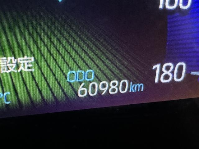 カローラツーリング ハイブリッド　ダブルバイビー　衝突被害軽減システム　フルセグ　バックカメラ　ＥＴＣ　ドラレコ　ＣＤ　ミュージックプレイヤー接続可　ＤＶＤ再生　オートクルーズコントロール　ＬＥＤヘッドランプ　スマートキー　キーレス　ハイブリッド（24枚目）