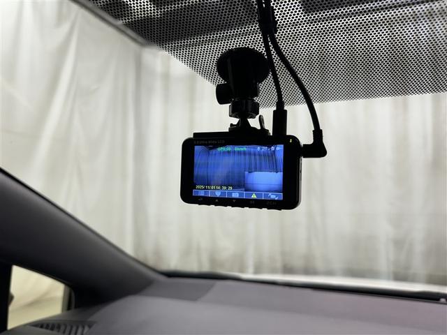 カローラツーリング ハイブリッド　ダブルバイビー　衝突被害軽減システム　フルセグ　バックカメラ　ＥＴＣ　ドラレコ　ＣＤ　ミュージックプレイヤー接続可　ＤＶＤ再生　オートクルーズコントロール　ＬＥＤヘッドランプ　スマートキー　キーレス　ハイブリッド（25枚目）