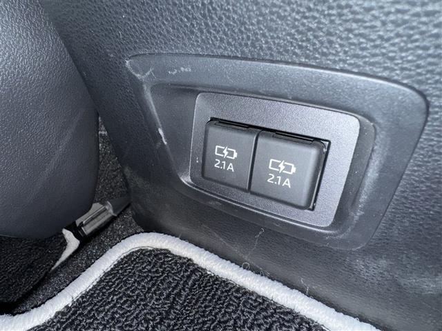 カローラツーリング ハイブリッド　ダブルバイビー　衝突被害軽減システム　フルセグ　バックカメラ　ＥＴＣ　ドラレコ　ＣＤ　ミュージックプレイヤー接続可　ＤＶＤ再生　オートクルーズコントロール　ＬＥＤヘッドランプ　スマートキー　キーレス　ハイブリッド（29枚目）