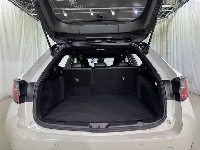 カローラツーリング ハイブリッド　ダブルバイビー　衝突被害軽減システム　フルセグ　バックカメラ　ＥＴＣ　ドラレコ　ＣＤ　ミュージックプレイヤー接続可　ＤＶＤ再生　オートクルーズコントロール　ＬＥＤヘッドランプ　スマートキー　キーレス　ハイブリッド（30枚目）