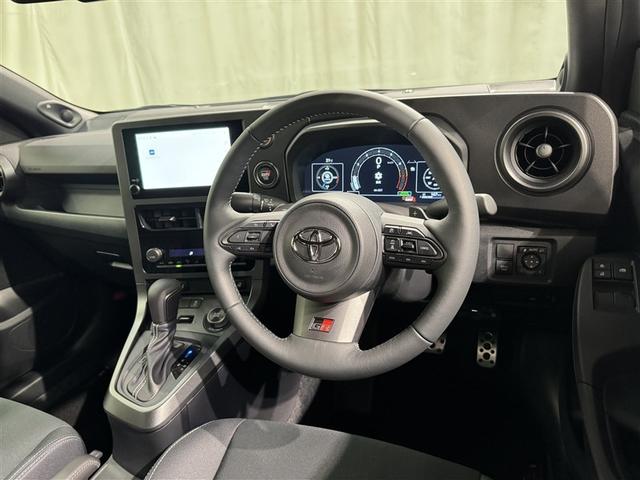 ＧＲヤリス ＲＺ　衝突被害軽減システム　メモリーナビ　フルセグ　バックカメラ　ＥＴＣ　ドラレコ　ミュージックプレイヤー接続可　オートクルーズコントロール　ＬＥＤヘッドランプ　スマートキー　キーレス　４ＷＤ　ワンオーナー（7枚目）